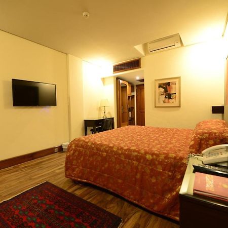 Regency Inn Hotel Lahore Exterior photo