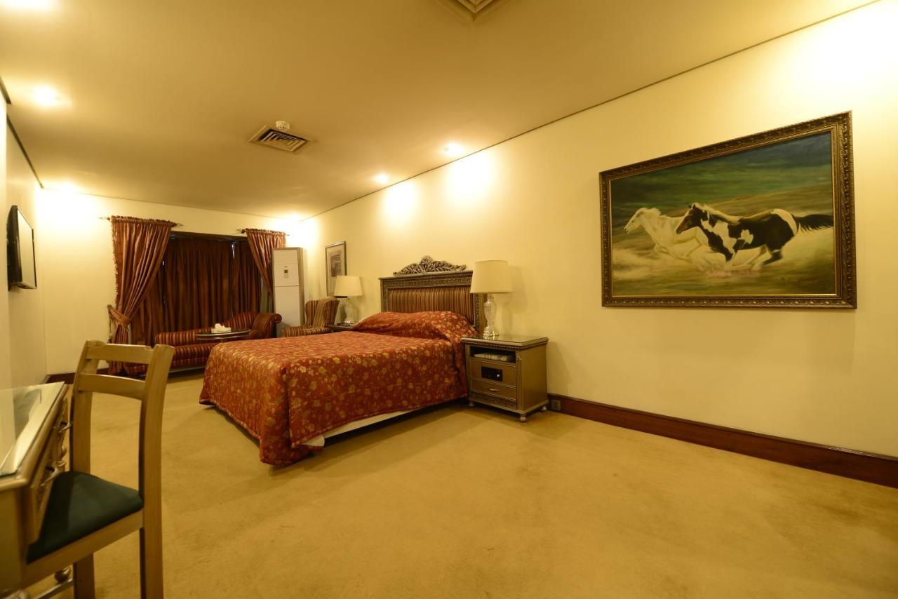 Regency Inn Hotel Lahore Exterior photo