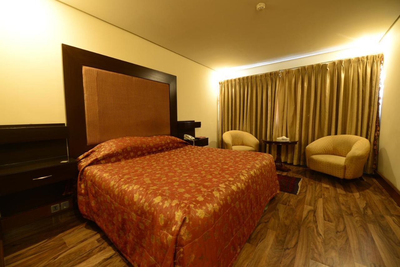 Regency Inn Hotel Lahore Exterior photo